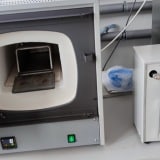 Piec muflowy laboratoryjny ze skrzynką gazową ze stali żaroodpornej