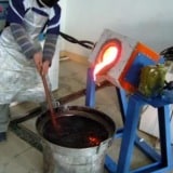 Odlewanie-z-pieca-indukcyjnego