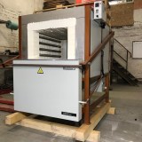 Piec hartowniczy mały - przytwierdzony do platformy drewnianej